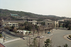 72살 청와대, 품격을 위하여!