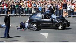 ‘베아트릭스’ 네덜란드 여왕 차량행렬에 자동차 돌진 사건